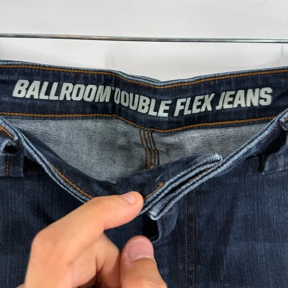 EUC Duluth Trading Co Rain Medium Wash Ballroom Double Flex Denim Shorts - Picture 7 of 8